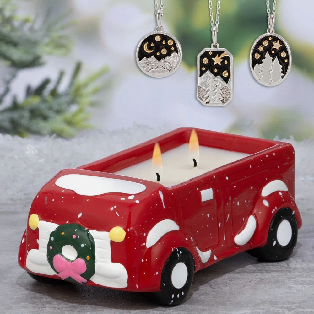 Charmed Aroma Holiday Truck - Weihnachtliche Duftkerze mit Schmucküberraschung