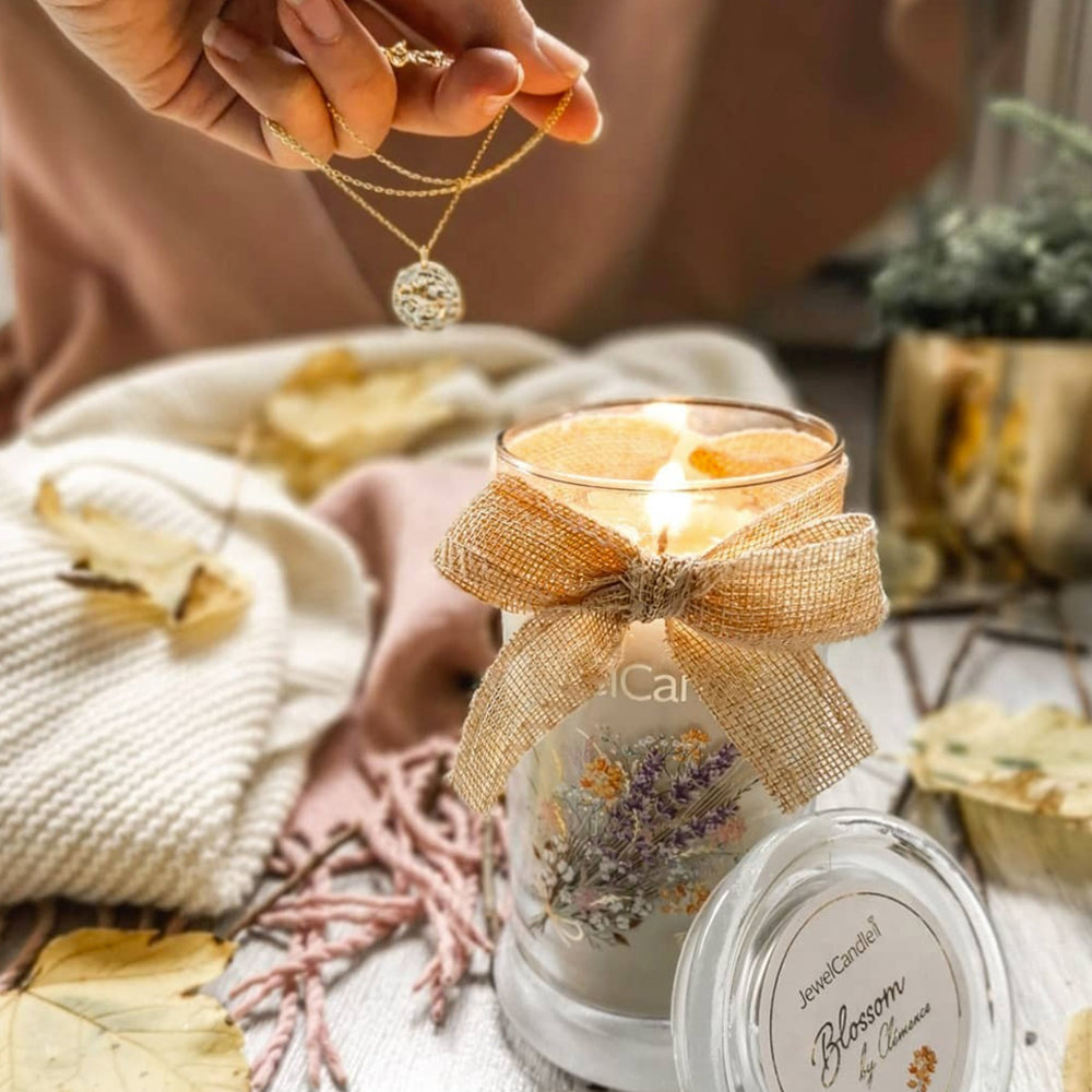 Juwelkerze - Duftkerze mit Schmuck (Halskette)