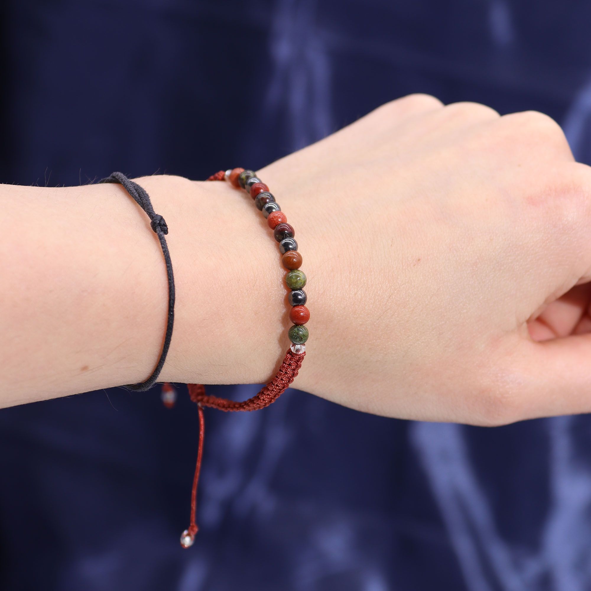 Kristallkerze Widder – Sternzeichenkerze mit Edelsteinarmband