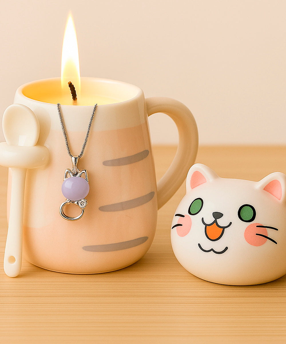 Schmuck Duftkerze - Juwelkerze mit Motiv Katze, in Keramiktasse mit Deckel und Löffel